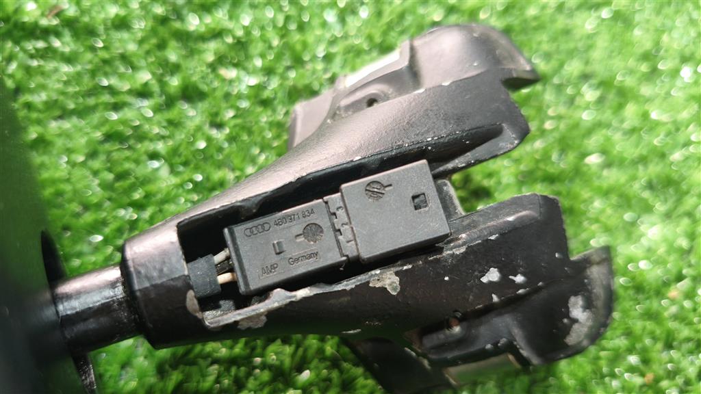 1K0857511B Зеркало заднего вида салонное Volkswagen Tiguan 2007-2011 2012г. (OEM 1K0857511B) 1K0857511B Зеркало заднего вида салонное Volkswagen Tiguan 2007-2011 2012г. (OEM 1K0857511B)