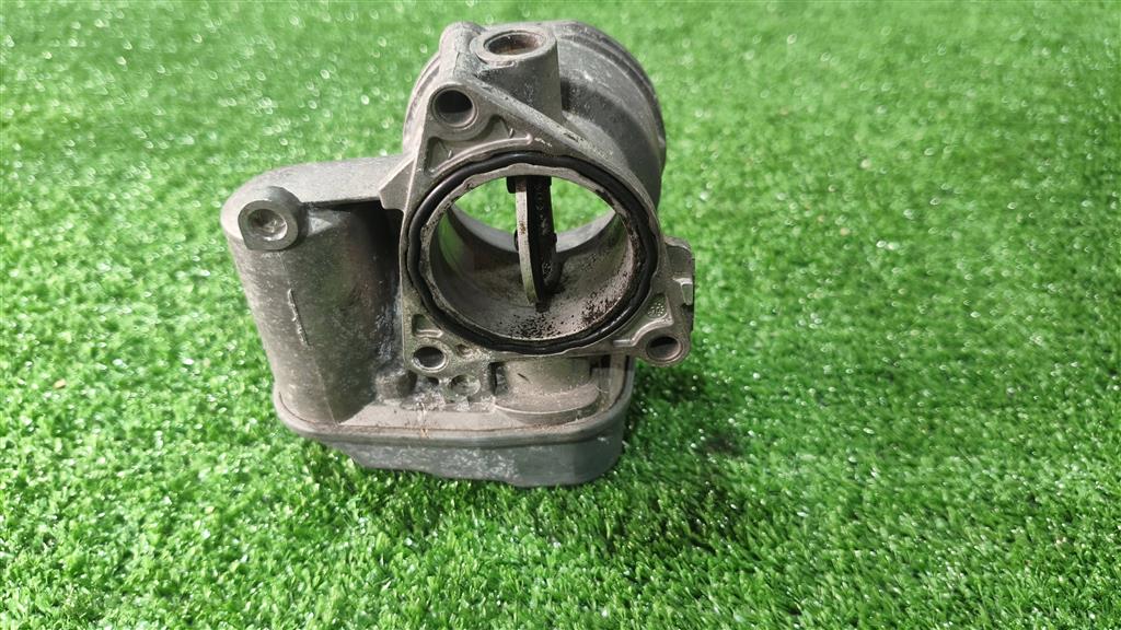 03g128063b Заслонка дроссельная Volkswagen Passat (B6) 2005-2010 0г. (OEM 03g128063b) 03g128063b Заслонка дроссельная Volkswagen Passat (B6) 2005-2010 0г. (OEM 03g128063b)