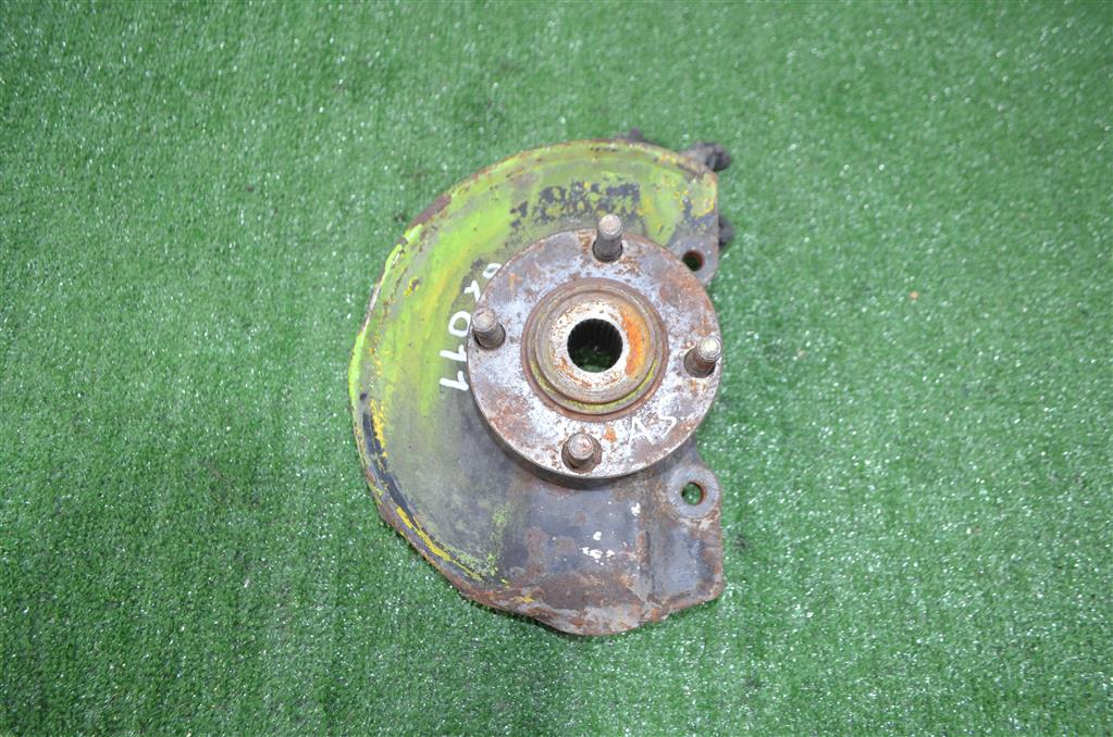 MR403406 Кулак поворотный передний правый Mitsubishi Cedia >2000