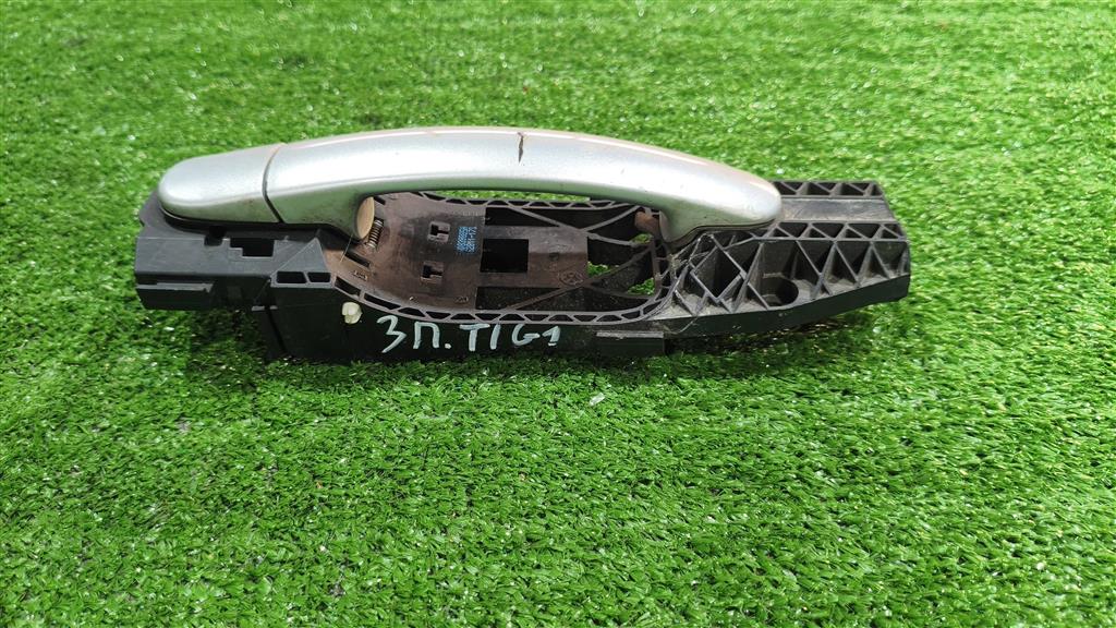 5n0839885h Ручка двери задней правой наружная Volkswagen Tiguan 2007-2011 2012г. (OEM 5n0839885h) 5n0839885h Ручка двери задней правой наружная Volkswagen Tiguan 2007-2011 2012г. (OEM 5n0839885h)