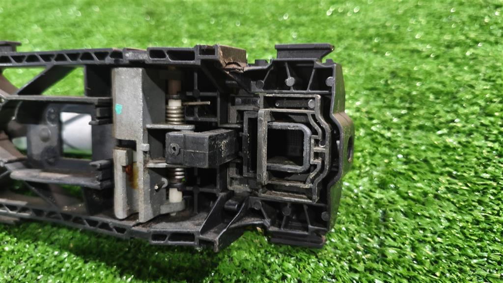 5n0839885h Ручка двери задней правой наружная Volkswagen Tiguan 2007-2011 2012г. (OEM 5n0839885h) 5n0839885h Ручка двери задней правой наружная Volkswagen Tiguan 2007-2011 2012г. (OEM 5n0839885h)