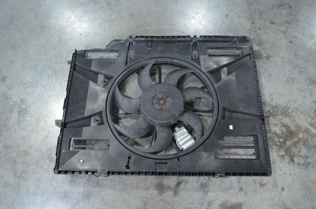 7L0121203L Вентилятор охлаждения Volkswagen Touareg 2007-2010 2008г. (OEM 7L0121203L) 7L0121203L Вентилятор охлаждения Volkswagen Touareg 2007-2010 2008г. (OEM 7L0121203L)