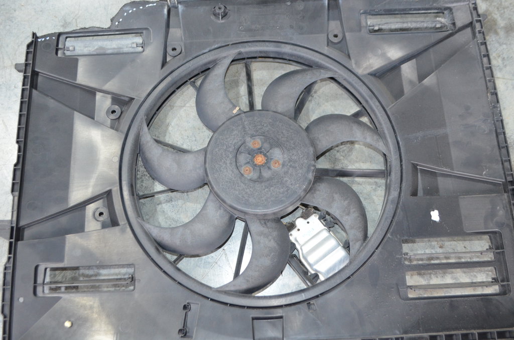 7L0121203L Вентилятор охлаждения Volkswagen Touareg 2007-2010 2008г. (OEM 7L0121203L) 7L0121203L Вентилятор охлаждения Volkswagen Touareg 2007-2010 2008г. (OEM 7L0121203L)
