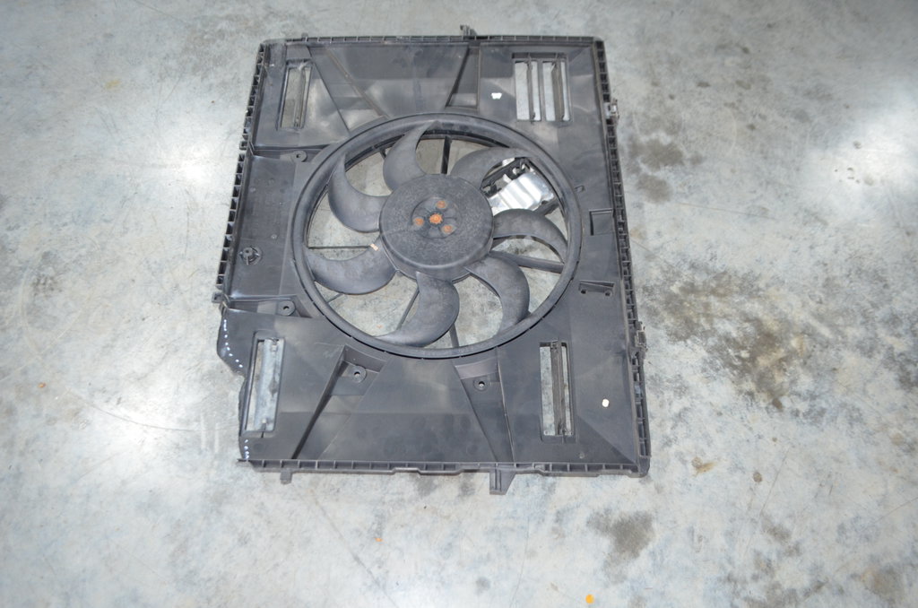 7L0121203L Вентилятор охлаждения Volkswagen Touareg 2007-2010 2008г. (OEM 7L0121203L) 7L0121203L Вентилятор охлаждения Volkswagen Touareg 2007-2010 2008г. (OEM 7L0121203L)