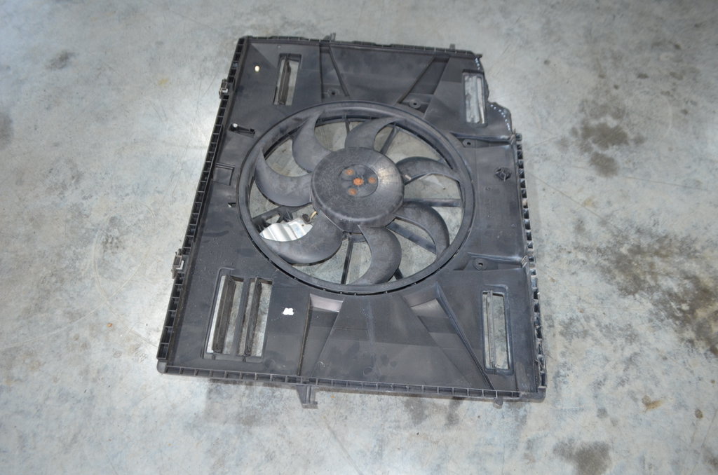 7L0121203L Вентилятор охлаждения Volkswagen Touareg 2007-2010 2008г. (OEM 7L0121203L) 7L0121203L Вентилятор охлаждения Volkswagen Touareg 2007-2010 2008г. (OEM 7L0121203L)