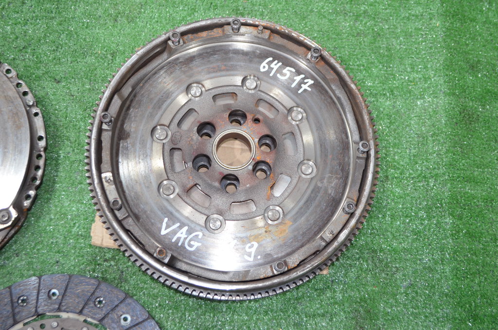 415025010 Маховик в сборе с комплектом сцепления Volkswagen Transporter T5 2003> 0г. (OEM 415025010) 415025010 Маховик в сборе с комплектом сцепления Volkswagen Transporter T5 2003> 0г. (OEM 415025010)