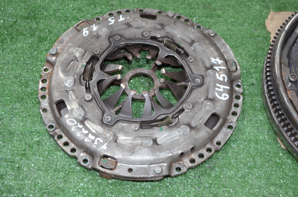 415025010 Маховик в сборе с комплектом сцепления Volkswagen Transporter T5 2003> 0г. (OEM 415025010) 415025010 Маховик в сборе с комплектом сцепления Volkswagen Transporter T5 2003> 0г. (OEM 415025010)
