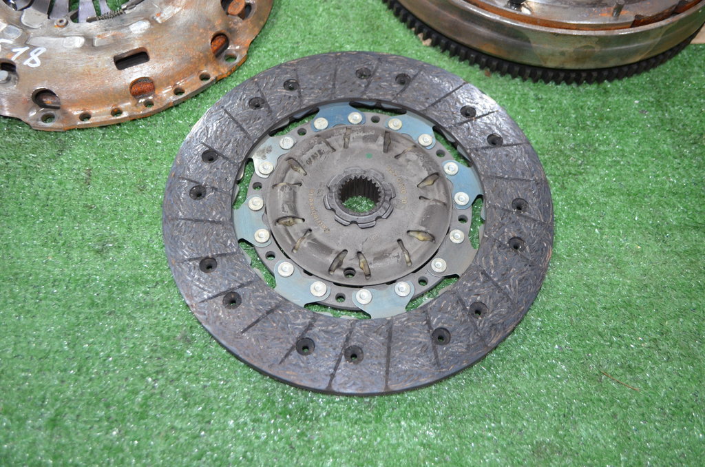 415031810 Маховик в сборе с комплектом сцепления Ford Mondeo IV 2007> 2008г. (OEM 415031810) 415031810 Маховик в сборе с комплектом сцепления Ford Mondeo IV 2007> 2008г. (OEM 415031810)