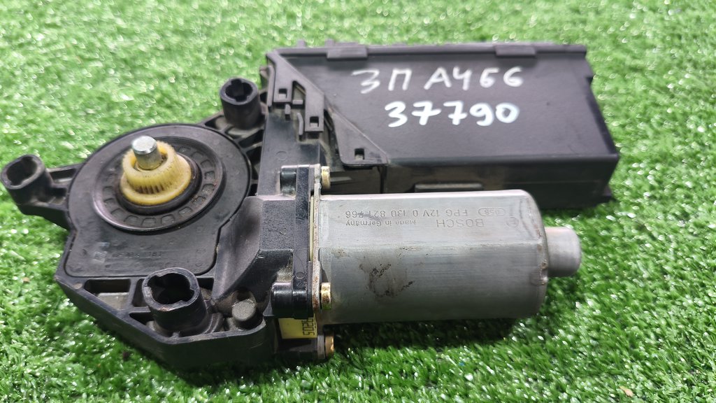 8e0959802a Моторчик стеклоподъемника двери задней правой Audi A4 (B6) 2000-2004 2003г. (OEM 8e0959802a) 8e0959802a Моторчик стеклоподъемника двери задней правой Audi A4 (B6) 2000-2004 2003г. (OEM 8e0959802a)