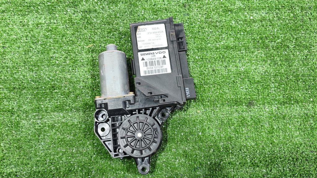 8e0959802a Моторчик стеклоподъемника двери задней правой Audi A4 (B6) 2000-2004 2003г. (OEM 8e0959802a) 8e0959802a Моторчик стеклоподъемника двери задней правой Audi A4 (B6) 2000-2004 2003г. (OEM 8e0959802a)
