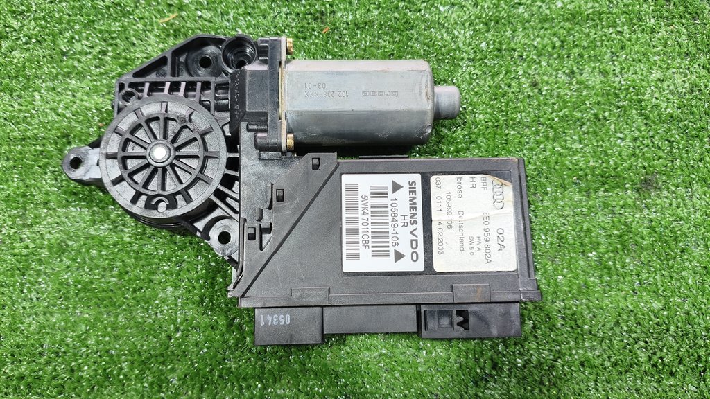 8e0959802a Моторчик стеклоподъемника двери задней правой Audi A4 (B6) 2000-2004 2003г. (OEM 8e0959802a) 8e0959802a Моторчик стеклоподъемника двери задней правой Audi A4 (B6) 2000-2004 2003г. (OEM 8e0959802a)