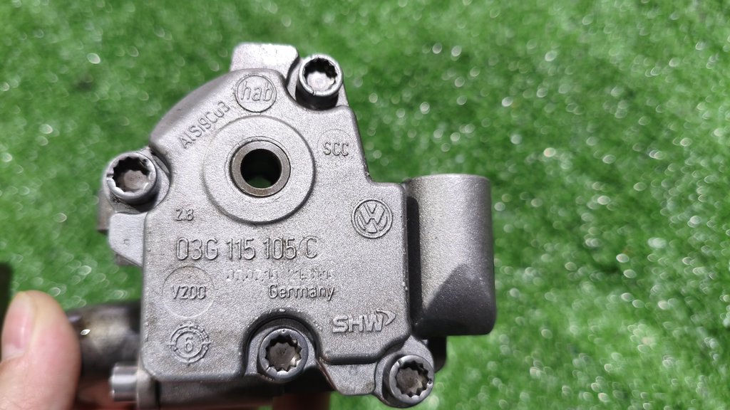 03g115105c Насос масляный Volkswagen Passat (B6) 2005-2010 2007г. (OEM 03g115105c) 03g115105c Насос масляный Volkswagen Passat (B6) 2005-2010 2007г. (OEM 03g115105c)