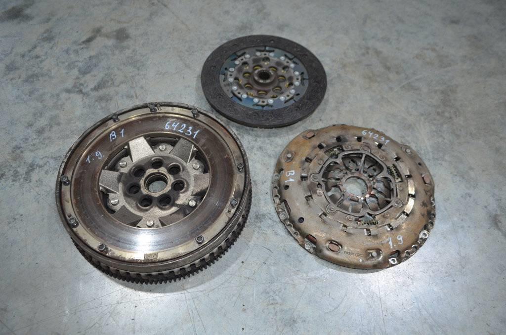 8200253278 Маховик двухмассовый Renault Scenic II 2003-2005 2005г. (OEM 8200253278) 8200253278 Маховик двухмассовый Renault Scenic II 2003-2005 2005г. (OEM 8200253278)