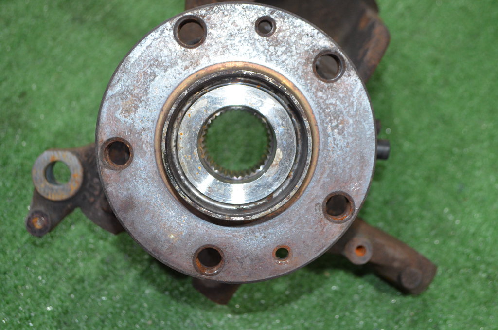 1357004080 Кулак поворотный передний левый Peugeot BOXER 2 2014г. (OEM 1357004080) 1357004080 Кулак поворотный передний левый Peugeot BOXER 2 2014г. (OEM 1357004080)