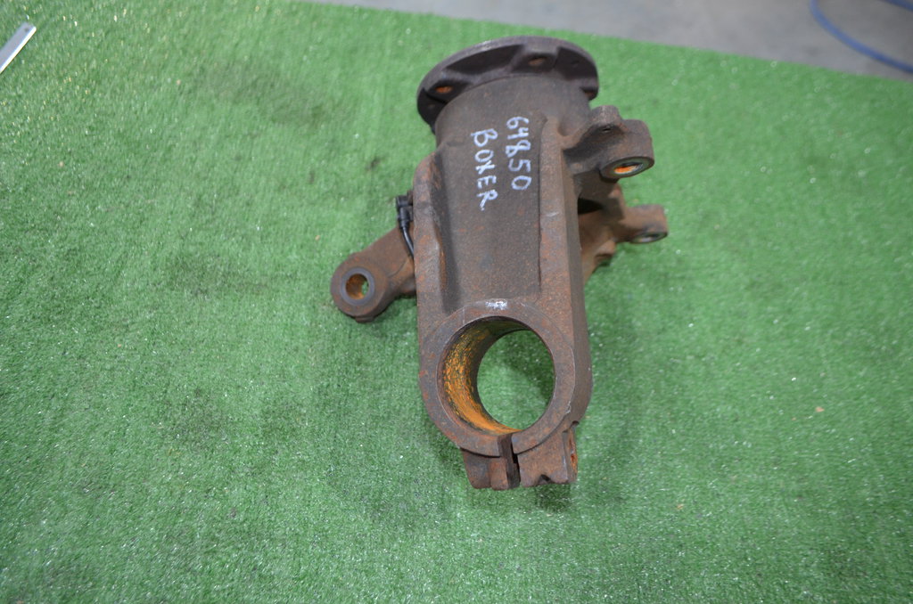 1357004080 Кулак поворотный передний левый Peugeot BOXER 2 2014г. (OEM 1357004080) 1357004080 Кулак поворотный передний левый Peugeot BOXER 2 2014г. (OEM 1357004080)