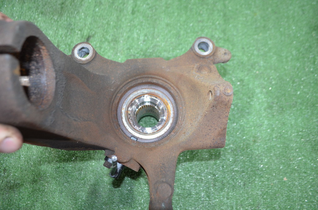 1357004080 Кулак поворотный передний левый Peugeot BOXER 2 2014г. (OEM 1357004080) 1357004080 Кулак поворотный передний левый Peugeot BOXER 2 2014г. (OEM 1357004080)