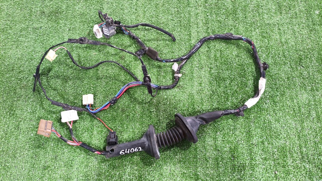 8512b428 Проводка двери передней правой Mitsubishi Outlander XL (CW) 2006-2012 2011 г. 8512b428 Проводка двери передней правой