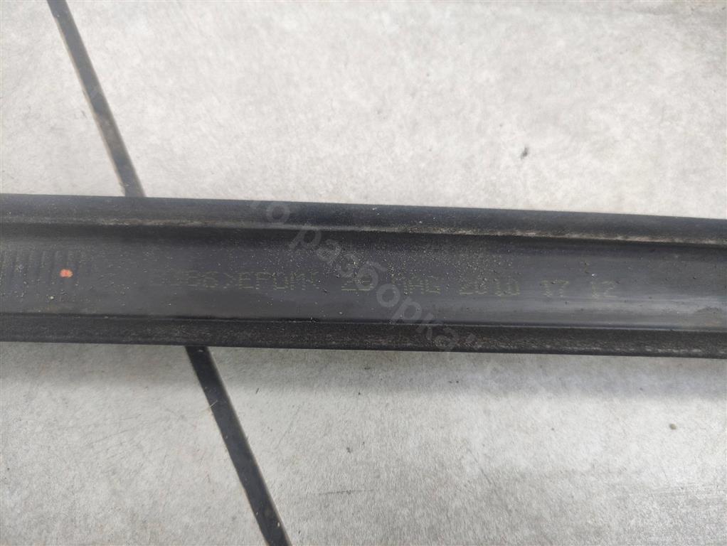 98408394 Уплотнитель стекла двери Iveco Stralis 2007-2012 2007г. (OEM 98408394) 98408394 Уплотнитель стекла двери Iveco Stralis 2007-2012 2007г. (OEM 98408394)