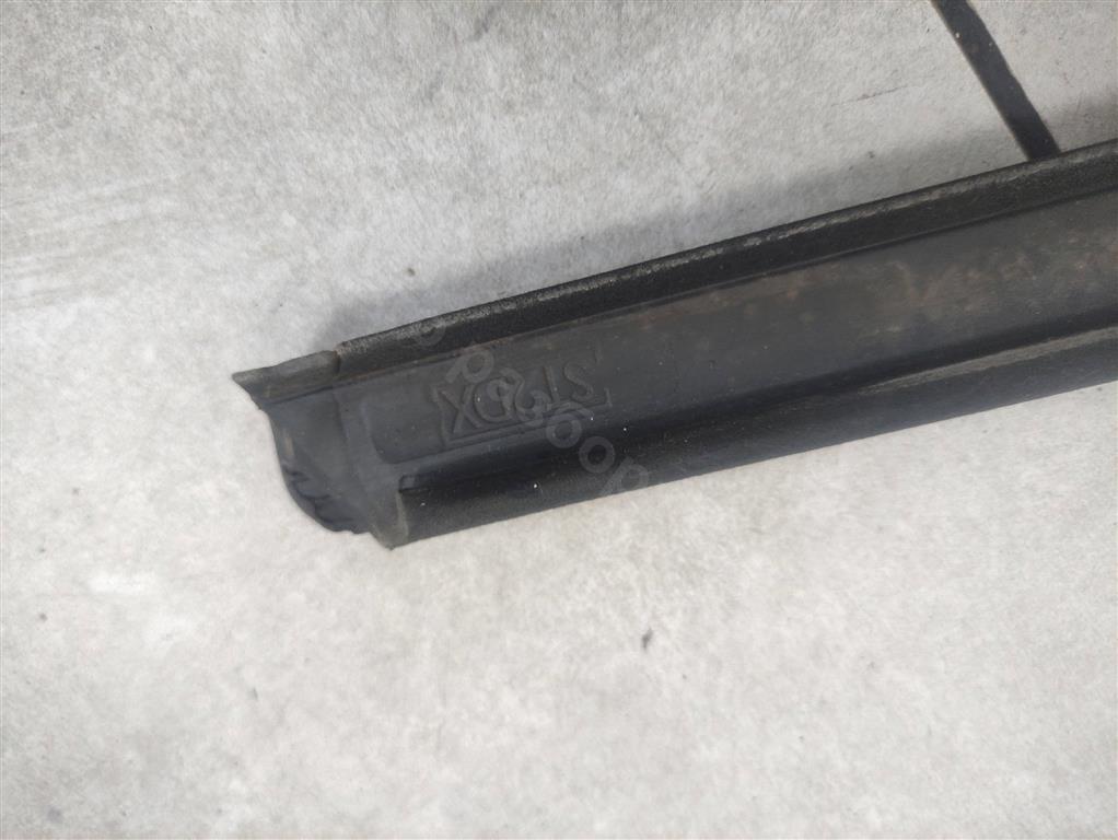 98408394 Уплотнитель стекла двери Iveco Stralis 2007-2012 2007г. (OEM 98408394) 98408394 Уплотнитель стекла двери Iveco Stralis 2007-2012 2007г. (OEM 98408394)