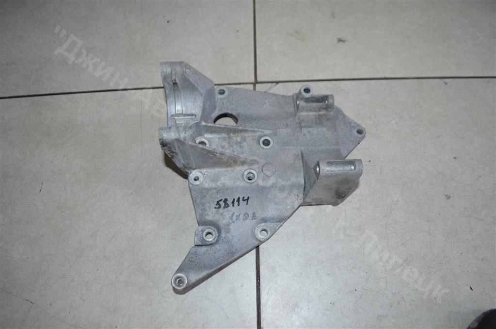 4m5q10239cc Кронштейн генератора