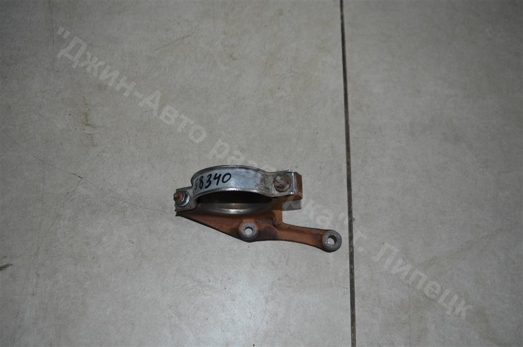3s413k305eb Кронштейн полуоси правой
