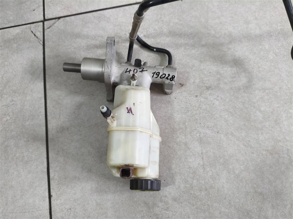 4601Y7 Цилиндр тормозной главный