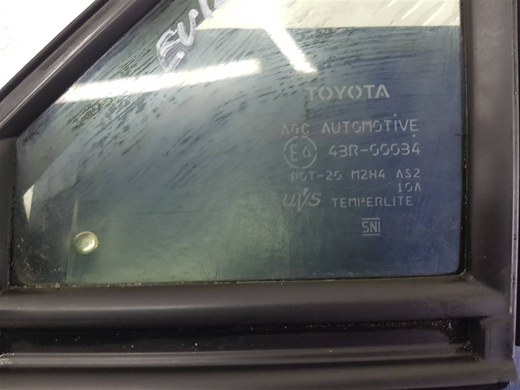 Стекло двери передней левой Toyota Rav4 5 купить в Беларуси