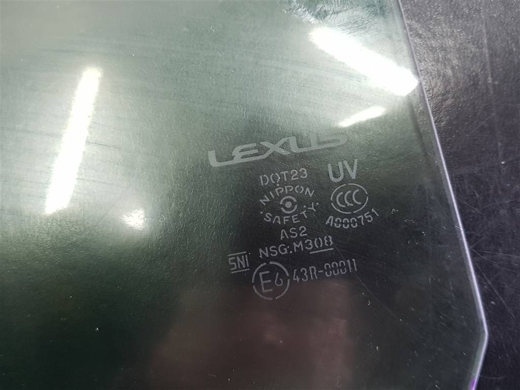 Стекло двери задней правой Lexus UX купить в России