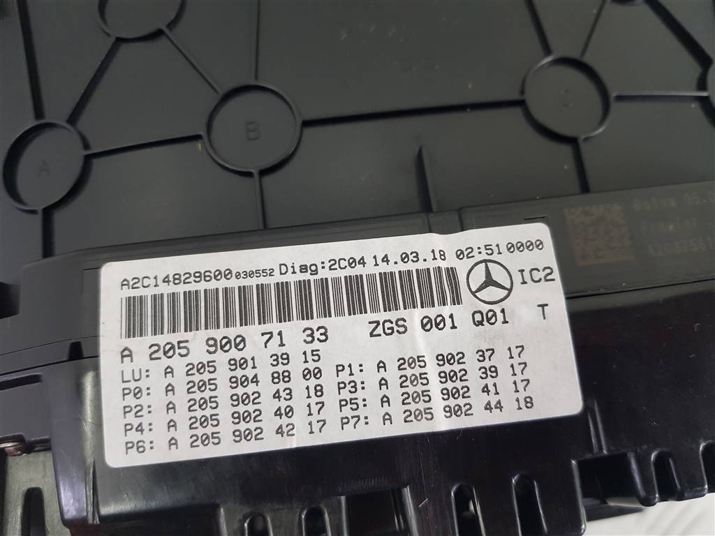 Панель приборная (щиток приборов) Mercedes C-Class (W205) купить в России