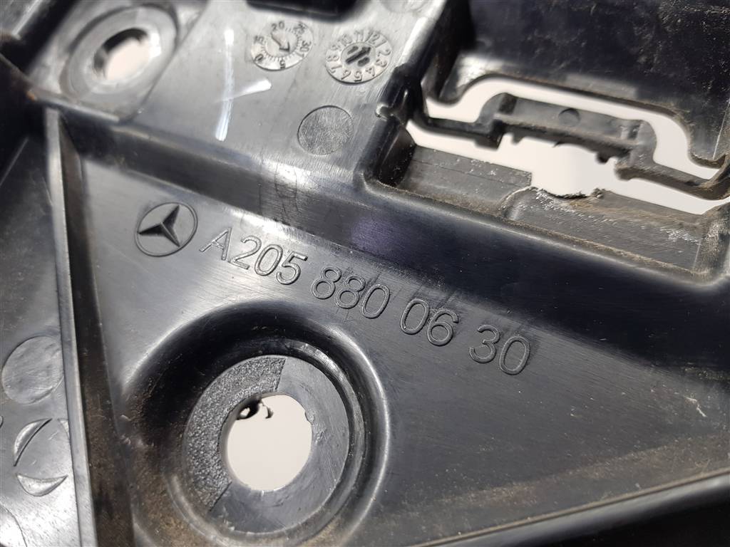 Кронштейн (крепление) заднего бампера центральный Mercedes C-Class (W205) купить в Беларуси