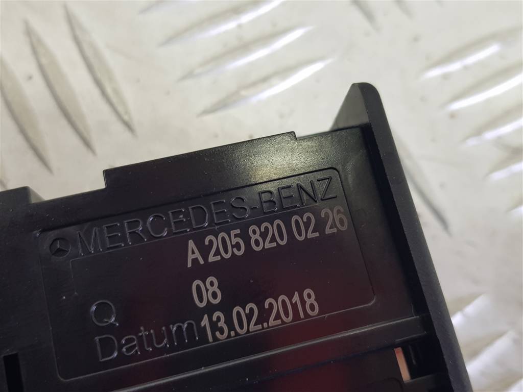 Разъем AUX / USB Mercedes C-Class (W205) купить в России