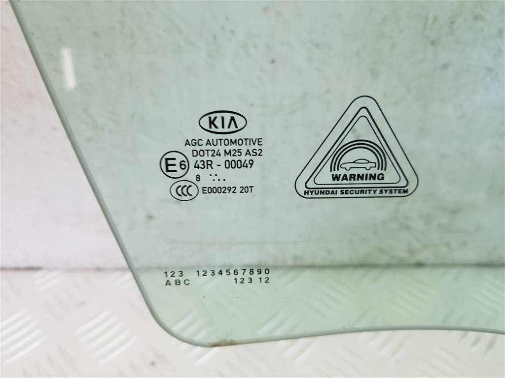 Стекло двери передней правой Kia Sportage 4 (QL) купить в России