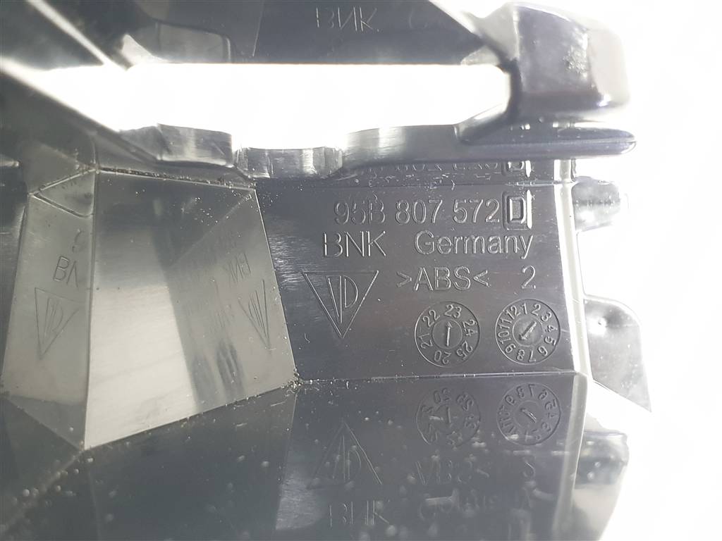 Кронштейн (крепление) заднего бампера центральный Porsche Macan купить в Беларуси