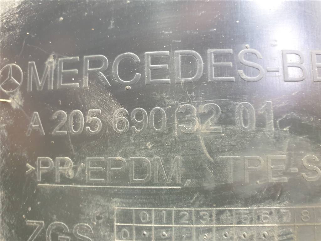 Подкрылок (защита крыла) передний правый Mercedes C-Class (W205) купить в Беларуси