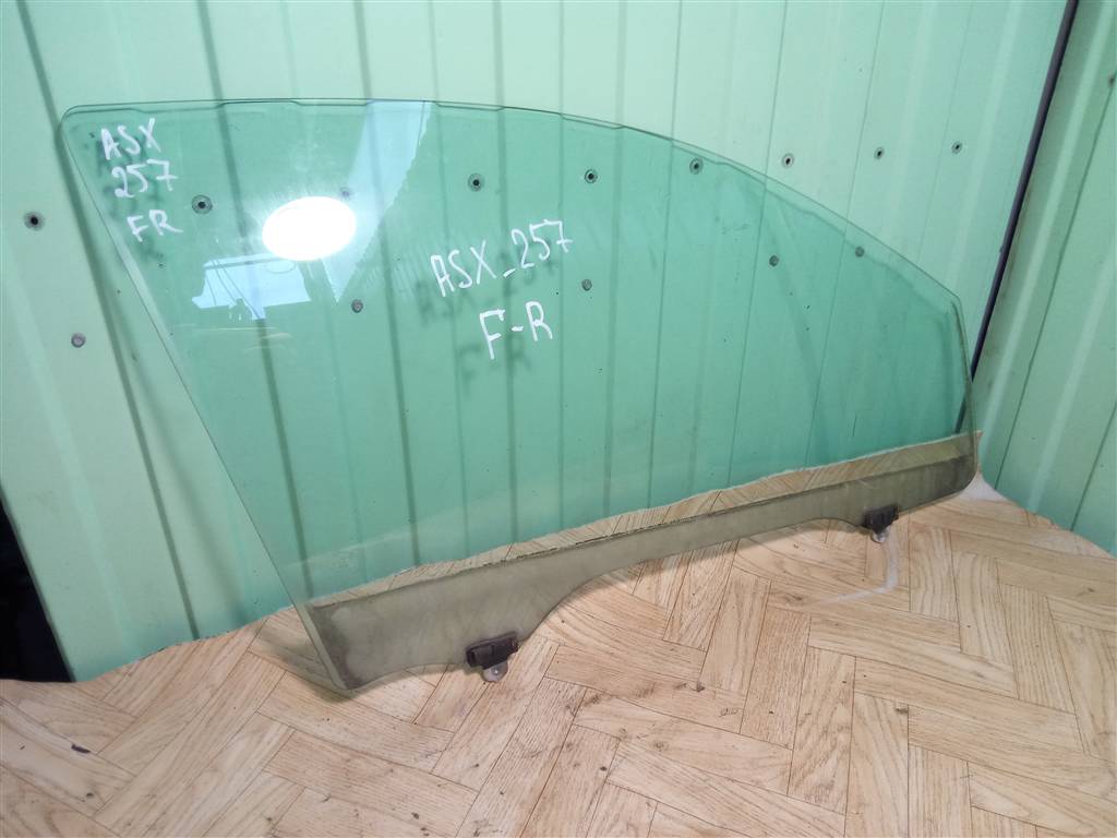 Стекло переднее правое