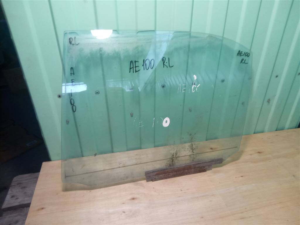 Стекло заднее левое