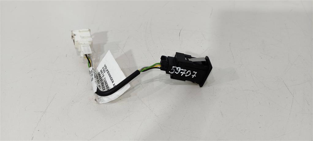 Разъем AUX / USB