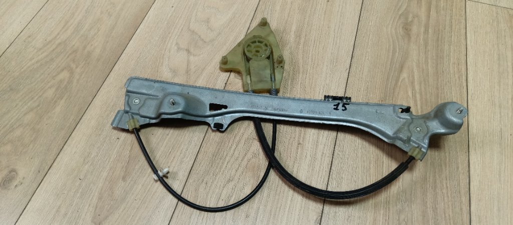 Стеклоподъемник электр. задний левый